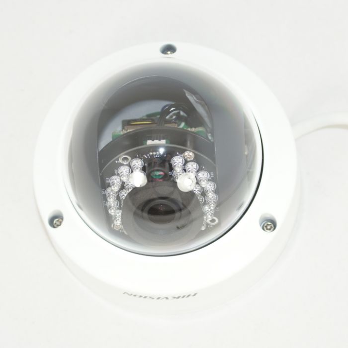 Hikvision DS-2CD2112-I góc nhìn thực tế, ống kính cố định, thiết kế dome mini chắc chắn